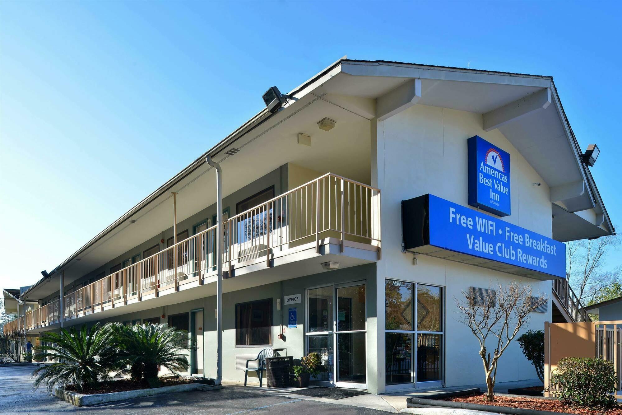 Amerivu Inn Wilmington Exterior photo